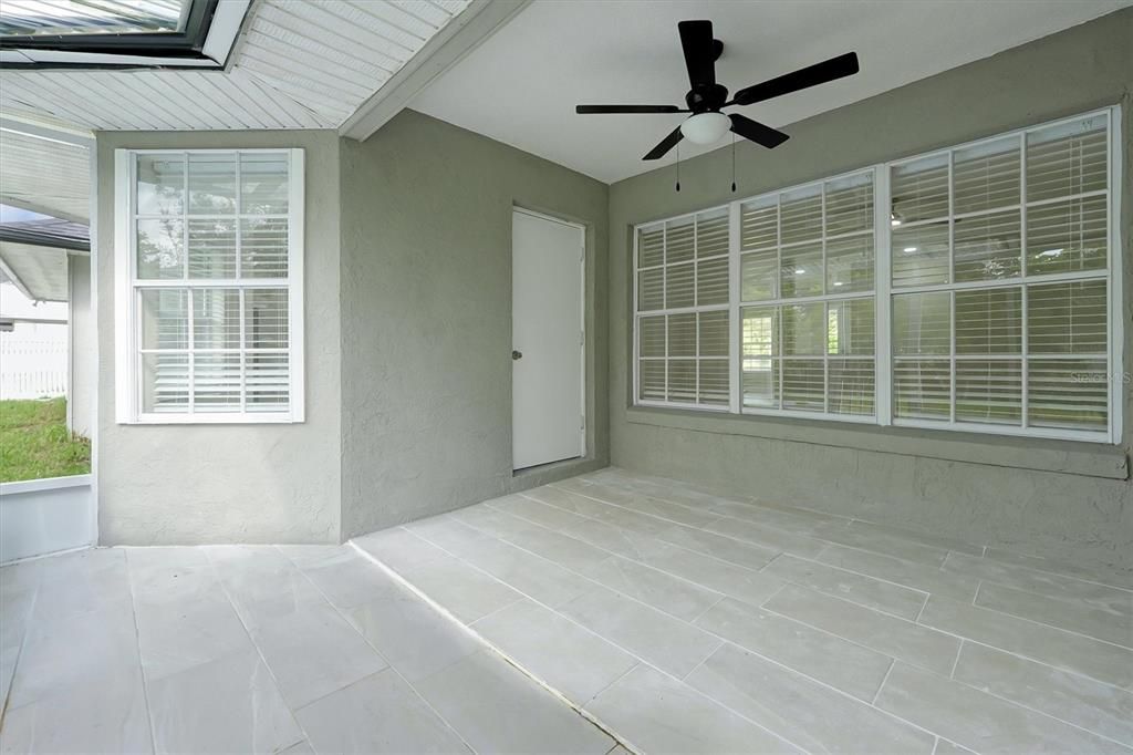 合同活跃: $449,900 (4 贝兹, 3 浴室, 2184 平方英尺)