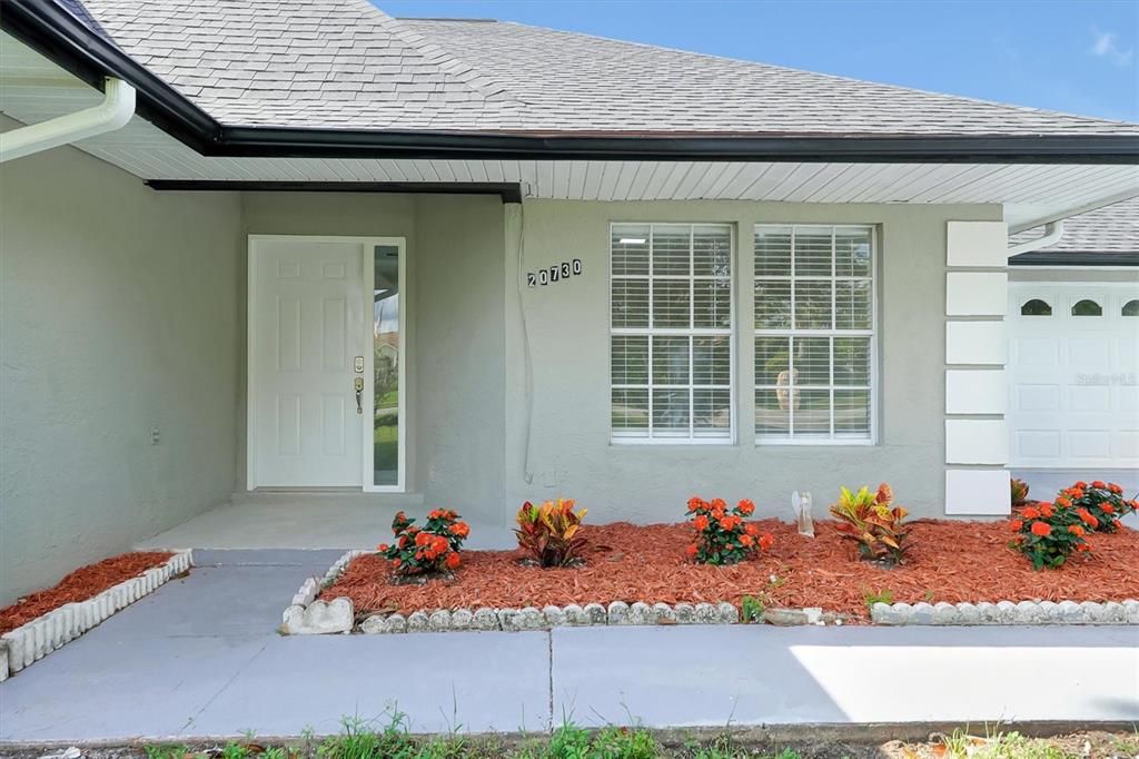 合同活跃: $449,900 (4 贝兹, 3 浴室, 2184 平方英尺)