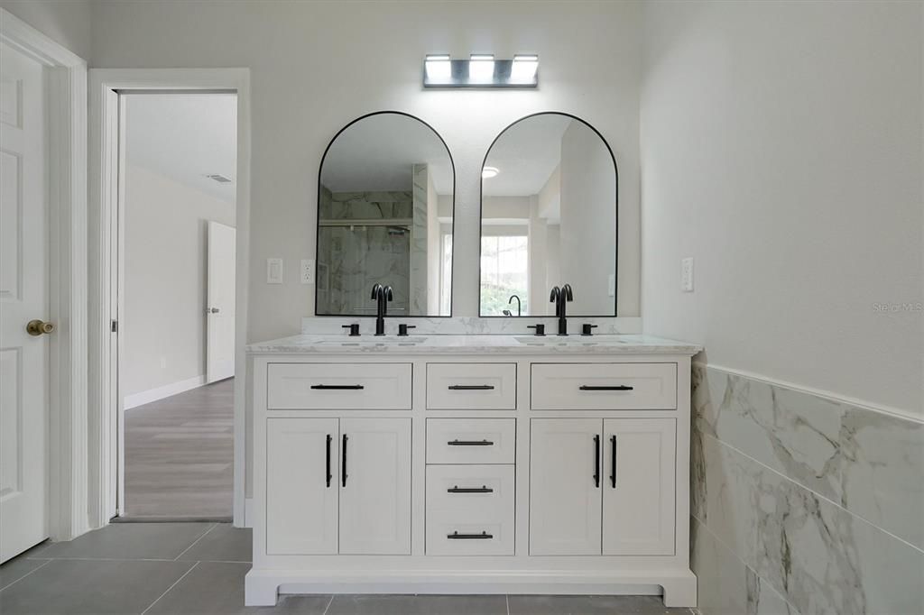 合同活跃: $449,900 (4 贝兹, 3 浴室, 2184 平方英尺)