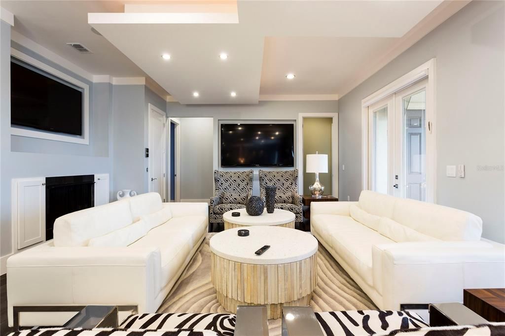 For Sale: $9,000,000 (10 beds, 11 baths, 14546 Square Feet)