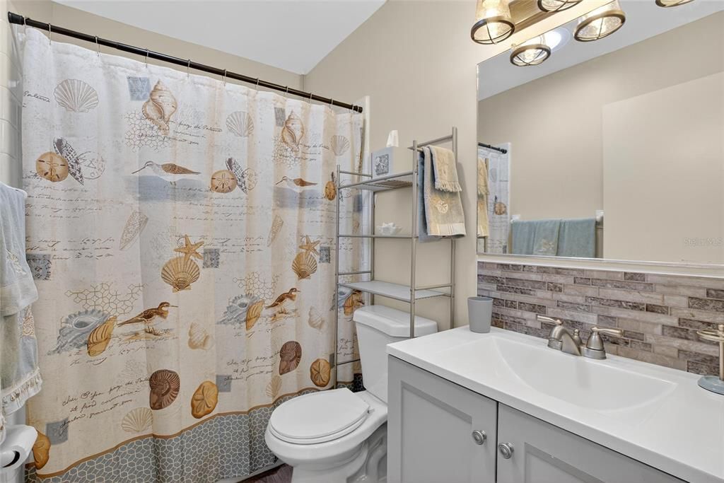 合同活跃: $139,900 (2 贝兹, 2 浴室, 984 平方英尺)