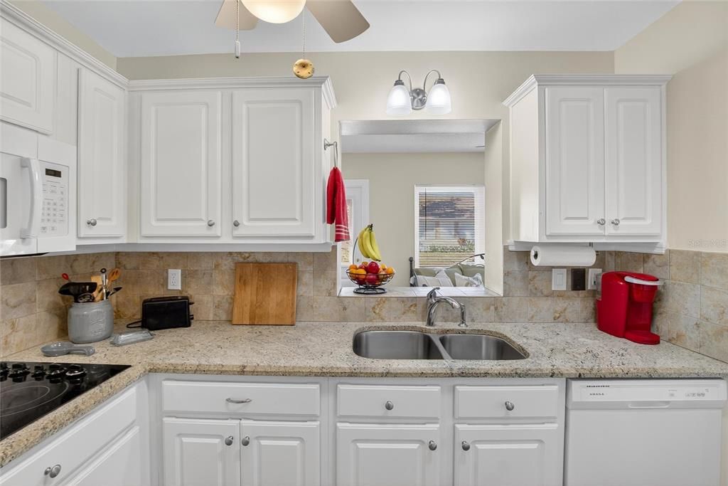 合同活跃: $139,900 (2 贝兹, 2 浴室, 984 平方英尺)