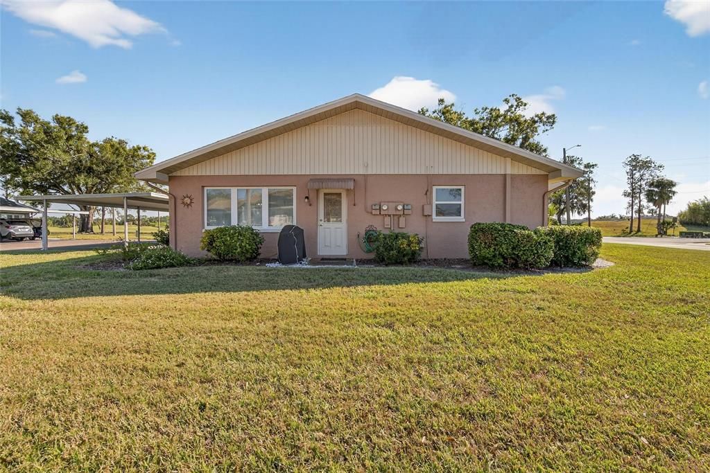 合同活跃: $139,900 (2 贝兹, 2 浴室, 984 平方英尺)