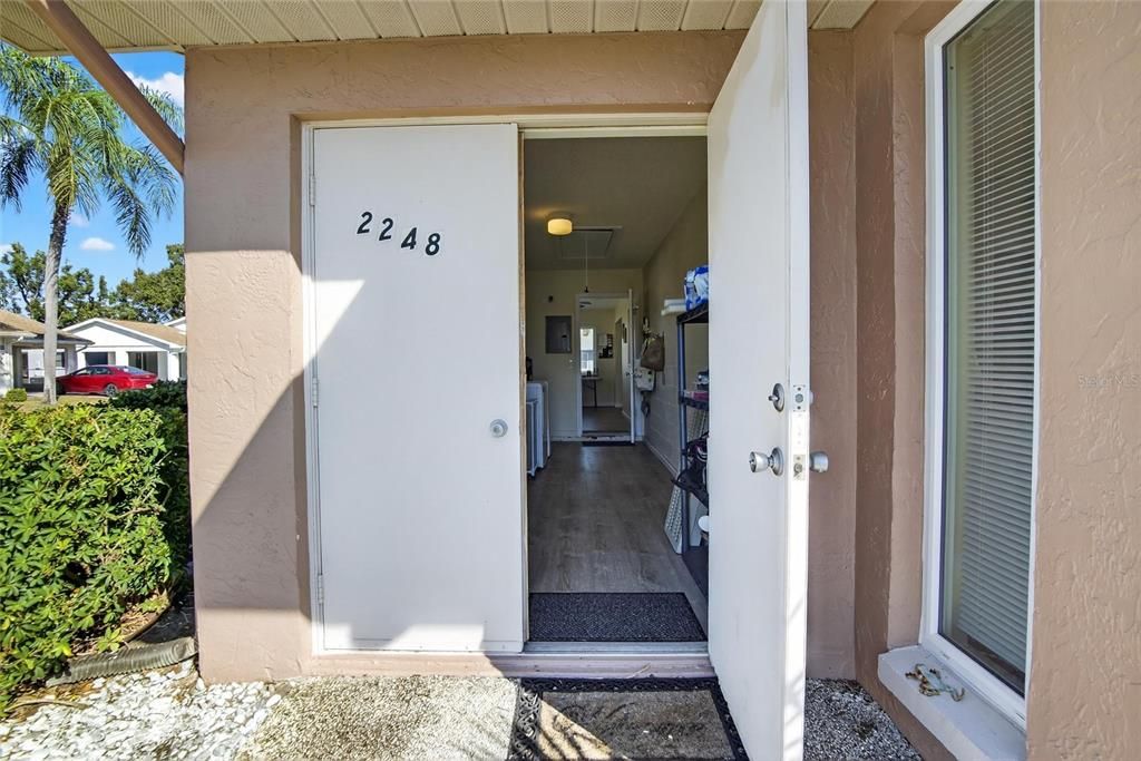 合同活跃: $139,900 (2 贝兹, 2 浴室, 984 平方英尺)