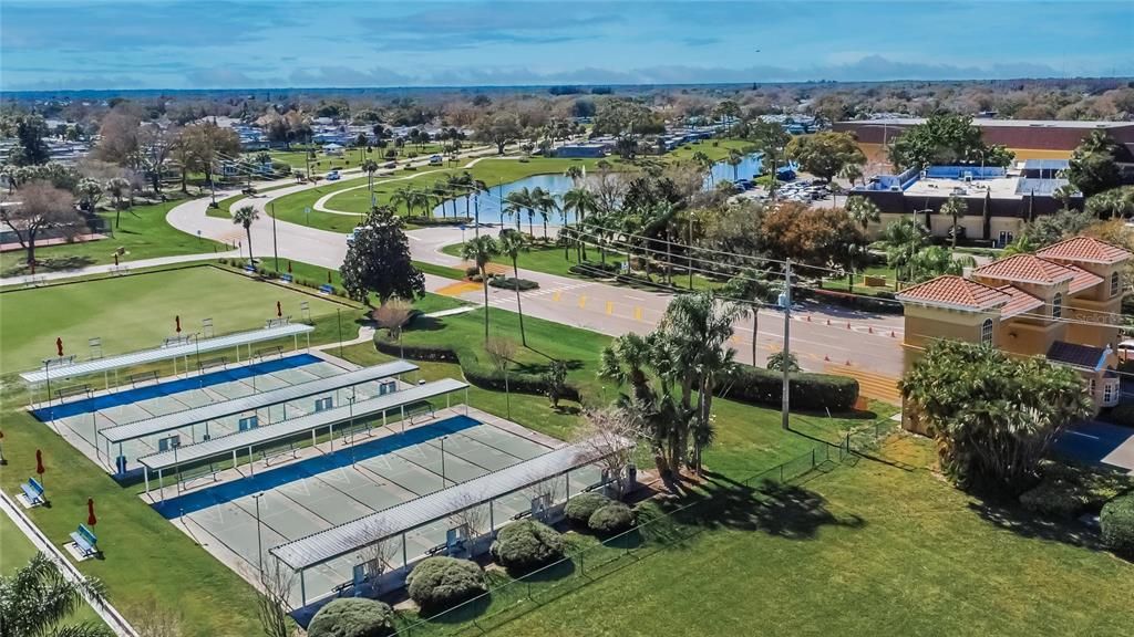 合同活跃: $139,900 (2 贝兹, 2 浴室, 984 平方英尺)