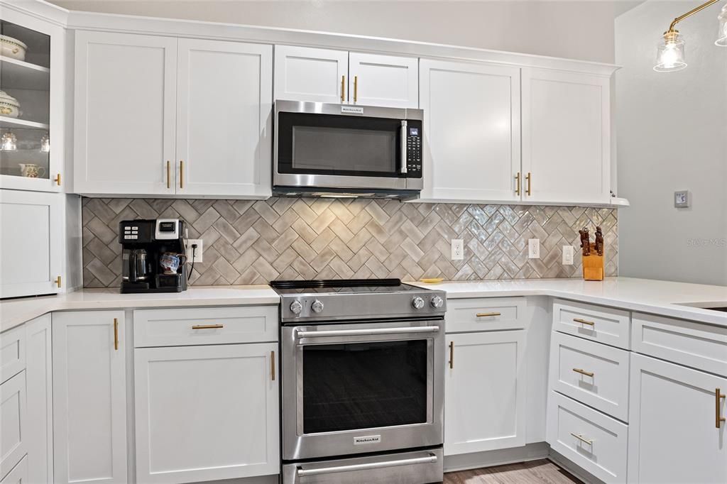 Active With Contract: $298,000 (2 beds, 2 baths, 1156 Square Feet)
