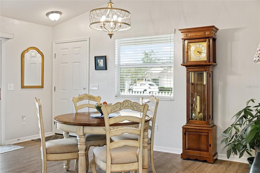 Active With Contract: $298,000 (2 beds, 2 baths, 1156 Square Feet)