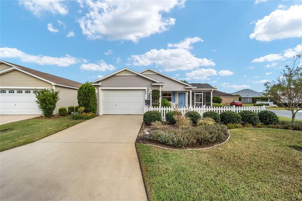 Active With Contract: $298,000 (2 beds, 2 baths, 1156 Square Feet)