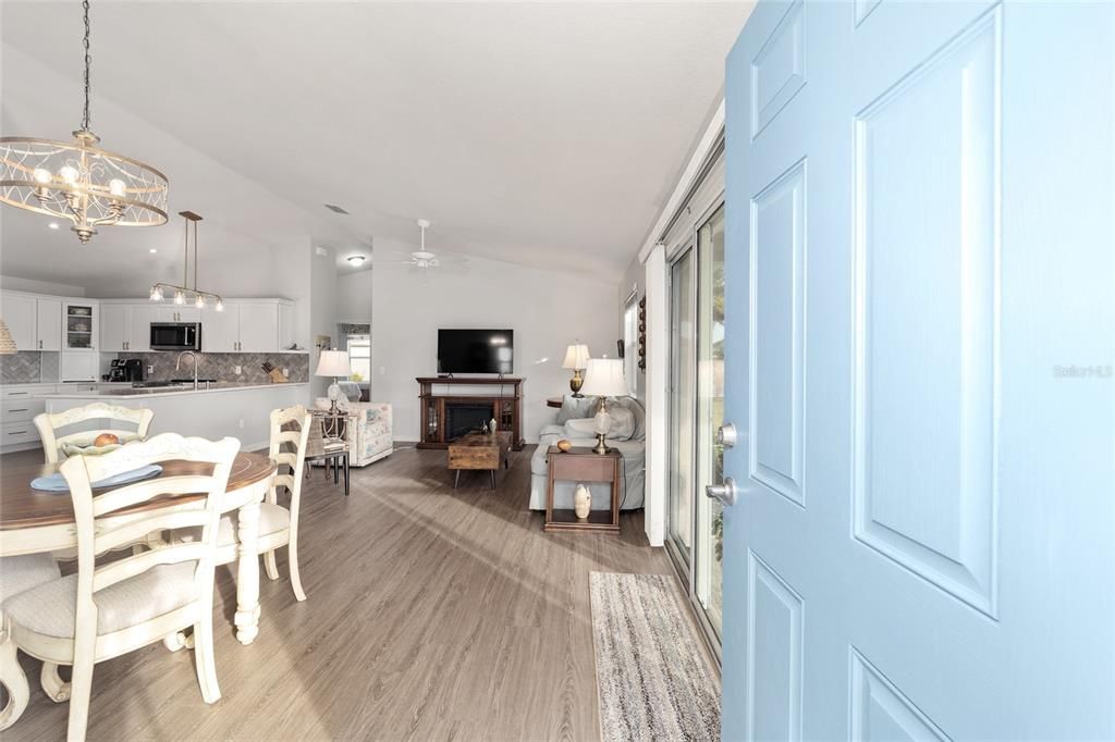 Active With Contract: $298,000 (2 beds, 2 baths, 1156 Square Feet)