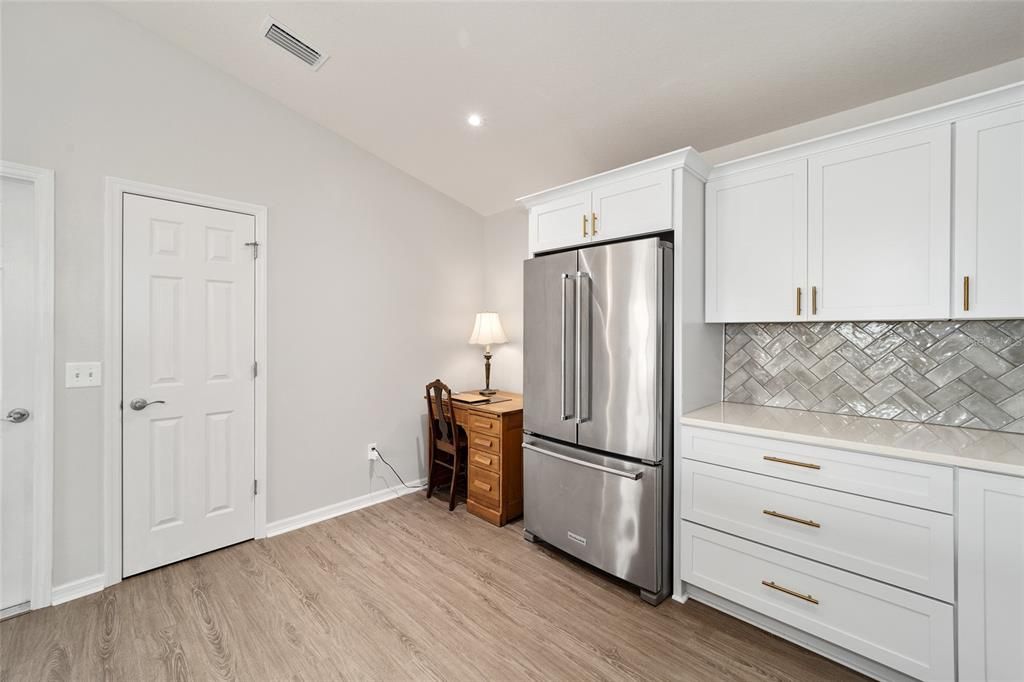 Active With Contract: $298,000 (2 beds, 2 baths, 1156 Square Feet)