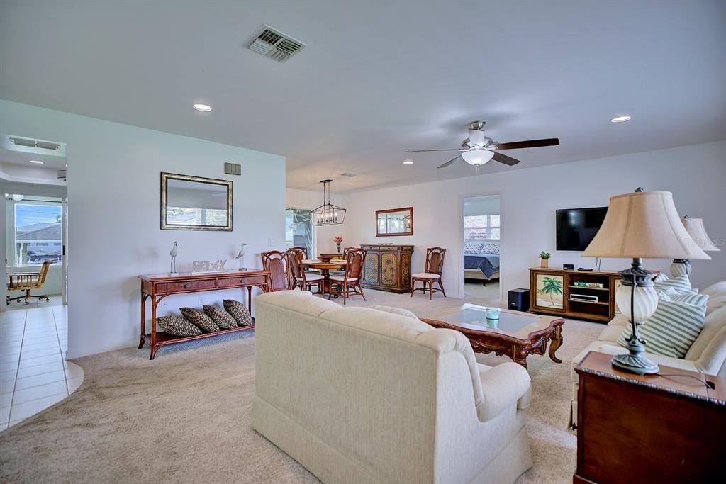 For Sale: $480,000 (2 beds, 2 baths, 1712 Square Feet)