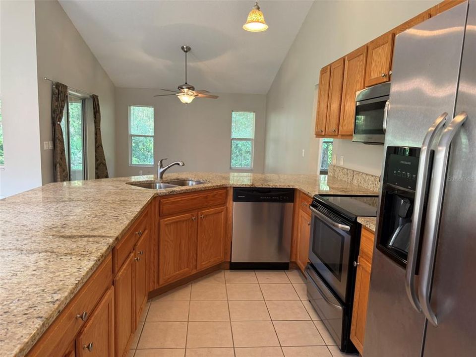 For Sale: $249,900 (3 beds, 2 baths, 1279 Square Feet)