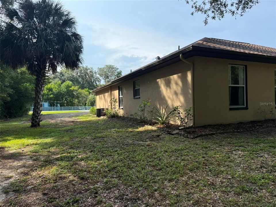 For Sale: $249,900 (3 beds, 2 baths, 1279 Square Feet)