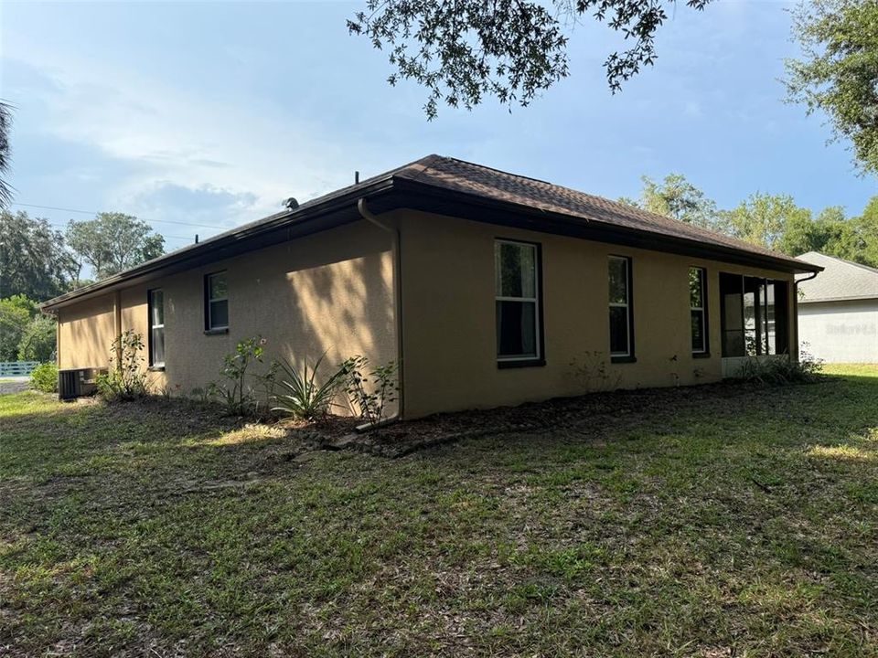 For Sale: $249,900 (3 beds, 2 baths, 1279 Square Feet)