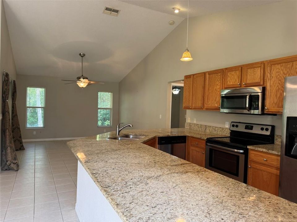 For Sale: $249,900 (3 beds, 2 baths, 1279 Square Feet)
