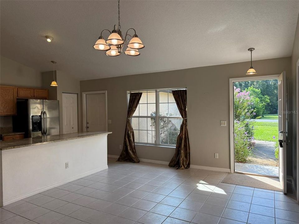 For Sale: $249,900 (3 beds, 2 baths, 1279 Square Feet)
