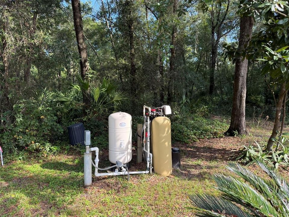 For Sale: $249,900 (3 beds, 2 baths, 1279 Square Feet)