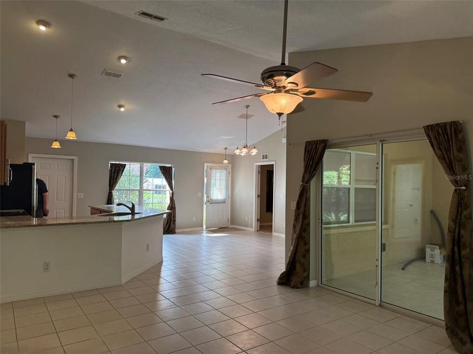 For Sale: $249,900 (3 beds, 2 baths, 1279 Square Feet)