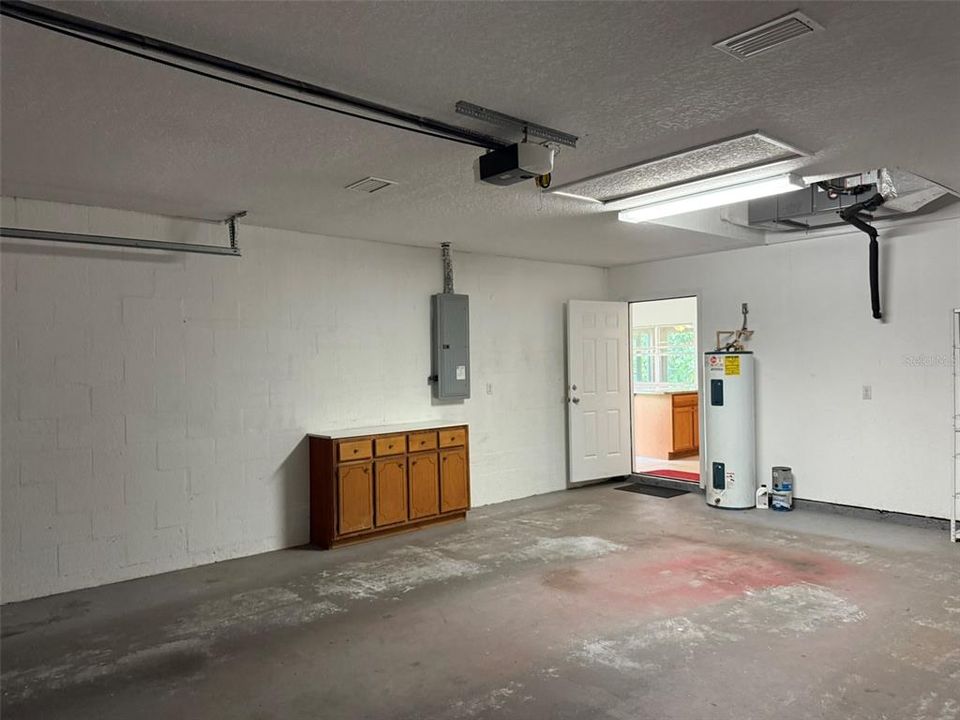 For Sale: $249,900 (3 beds, 2 baths, 1279 Square Feet)