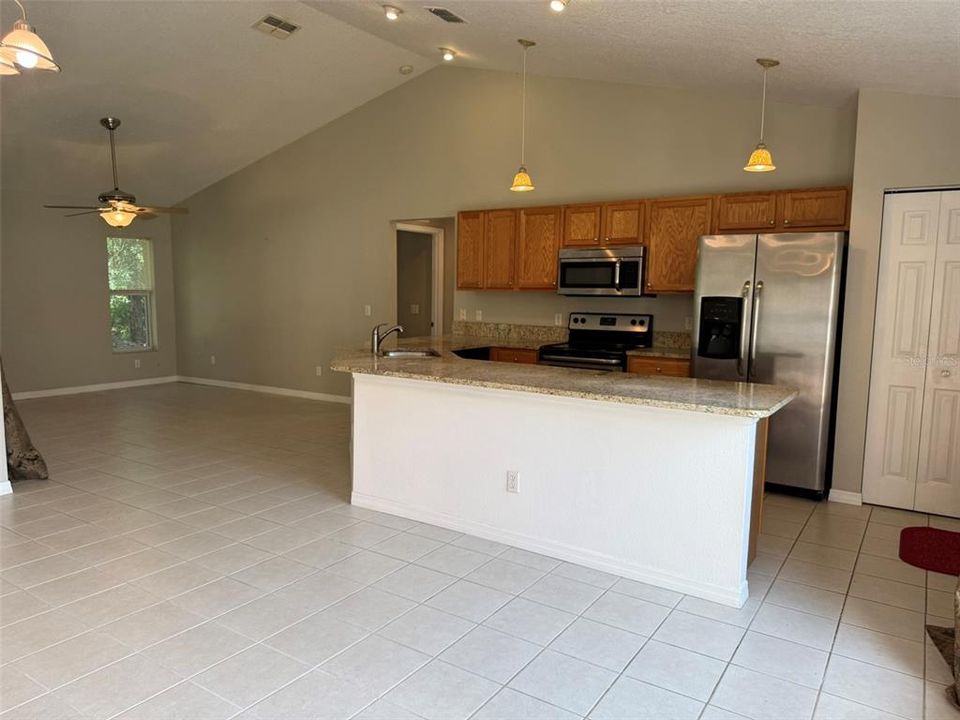For Sale: $249,900 (3 beds, 2 baths, 1279 Square Feet)
