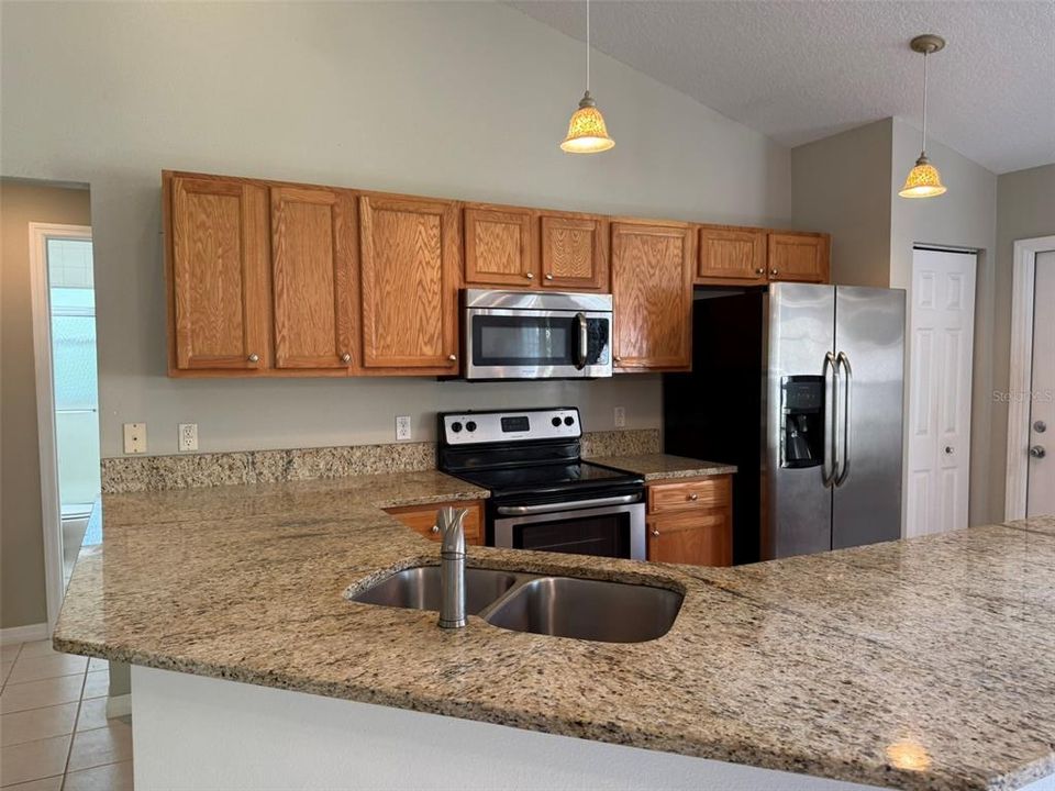 For Sale: $249,900 (3 beds, 2 baths, 1279 Square Feet)