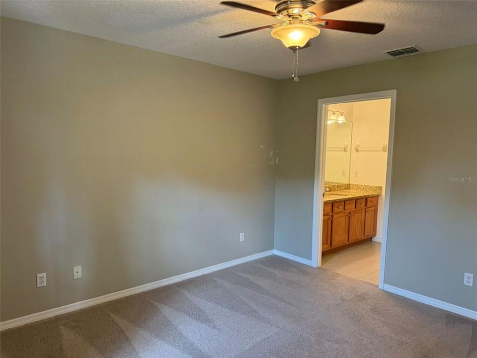 For Sale: $249,900 (3 beds, 2 baths, 1279 Square Feet)