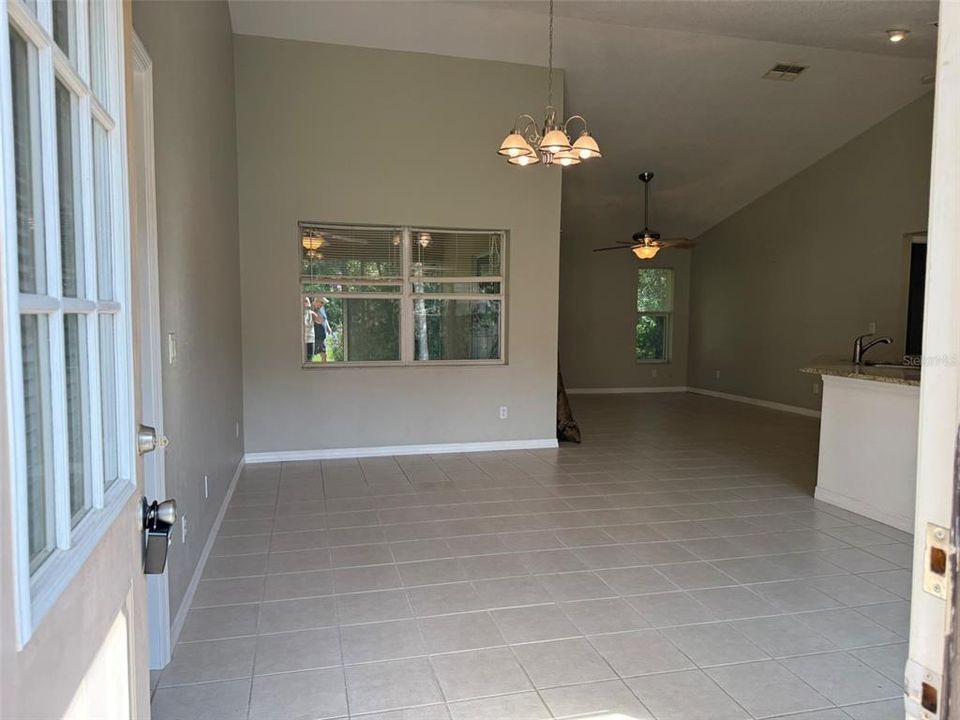 For Sale: $249,900 (3 beds, 2 baths, 1279 Square Feet)