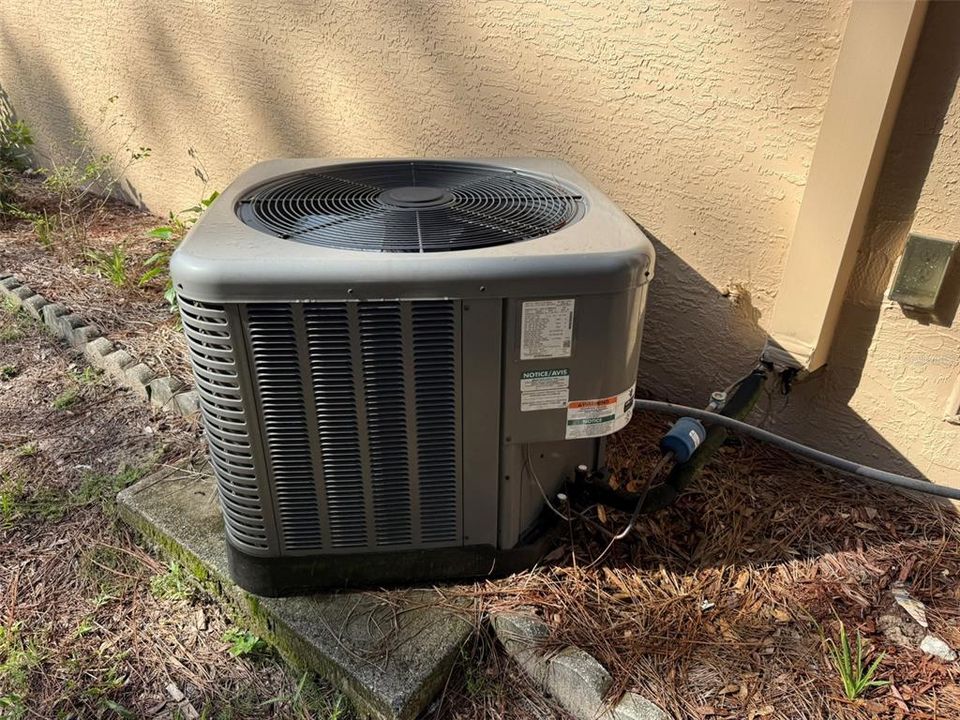 For Sale: $249,900 (3 beds, 2 baths, 1279 Square Feet)