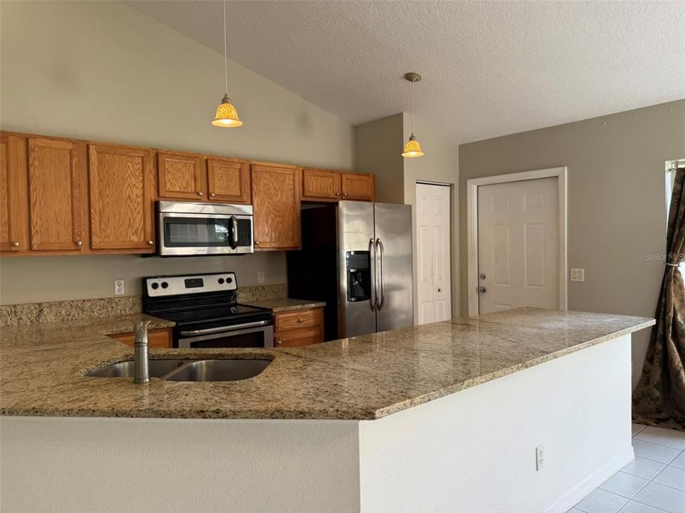 For Sale: $249,900 (3 beds, 2 baths, 1279 Square Feet)