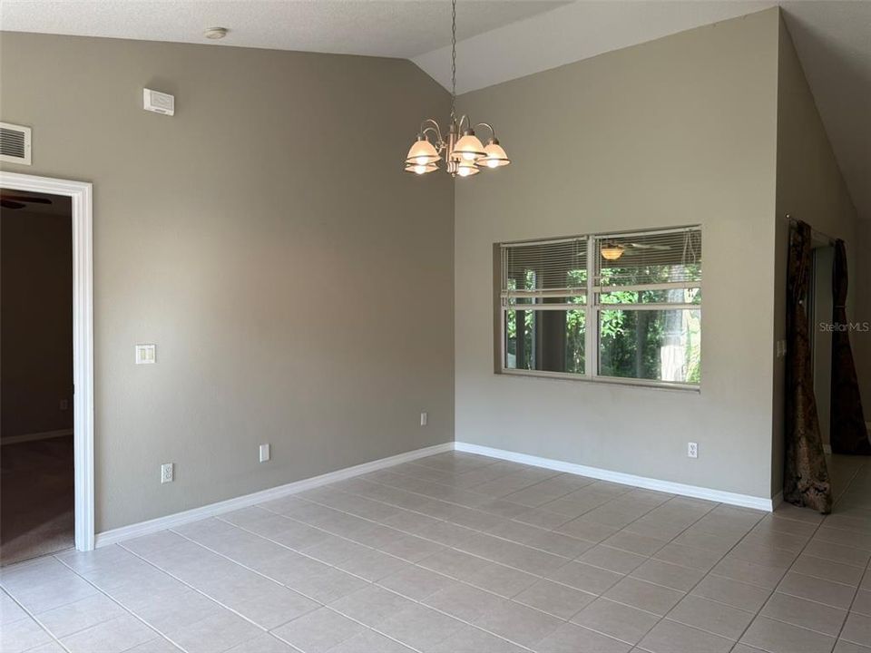 For Sale: $249,900 (3 beds, 2 baths, 1279 Square Feet)