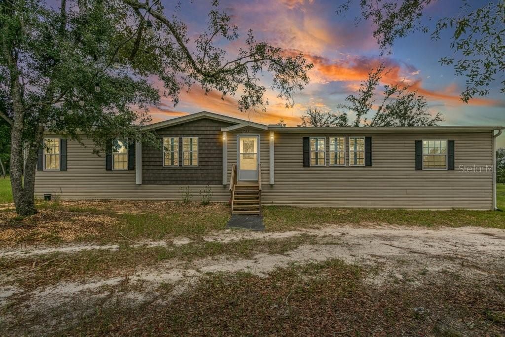 Vendido Recientemente: $450,000 (3 camas, 2 baños, 2066 Pies cuadrados)