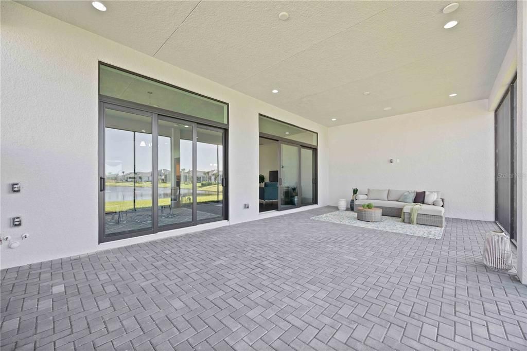 Active With Contract: $1,095,000 (3 beds, 3 baths, 3000 Square Feet)