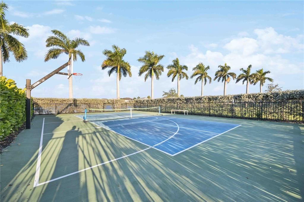 Active With Contract: $1,095,000 (3 beds, 3 baths, 3000 Square Feet)