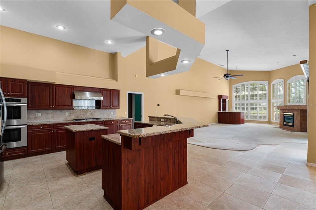 На продажу: $899,900 (4 спален, 3 ванн, 3589 Квадратных фут)