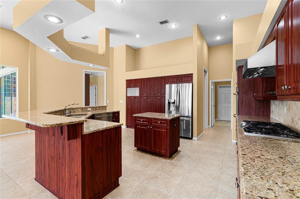 На продажу: $899,900 (4 спален, 3 ванн, 3589 Квадратных фут)