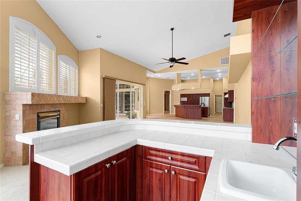 На продажу: $899,900 (4 спален, 3 ванн, 3589 Квадратных фут)