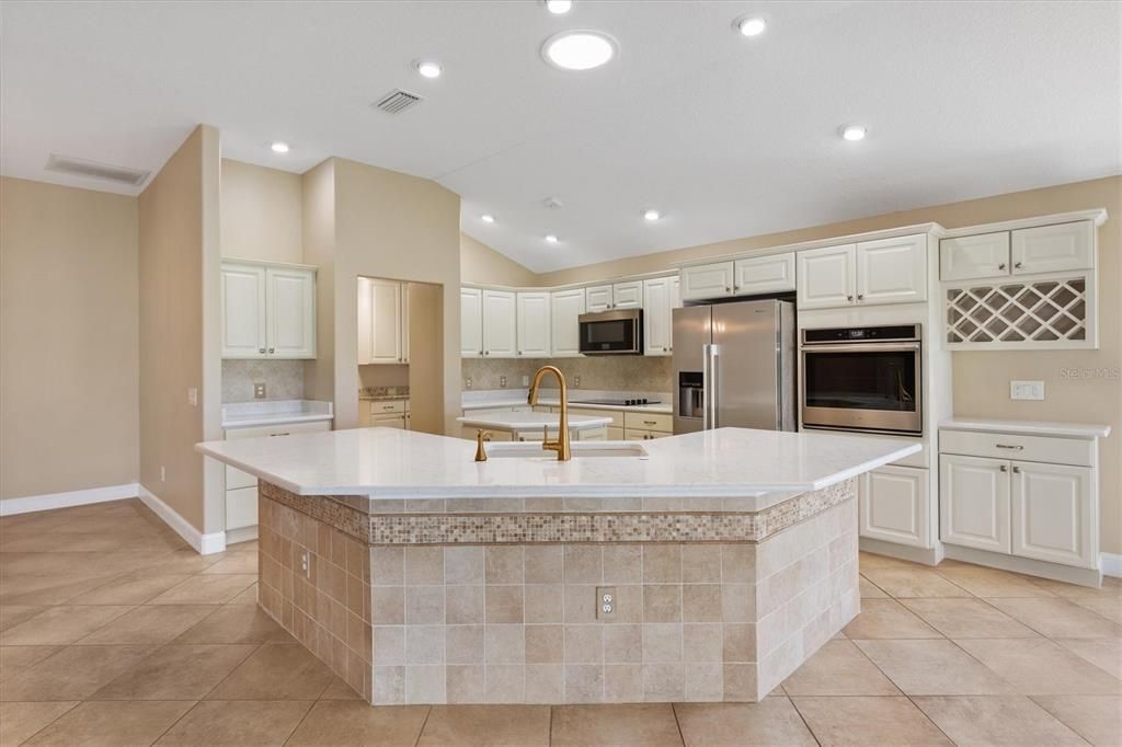 Active With Contract: $979,900 (3 beds, 3 baths, 2191 Square Feet)