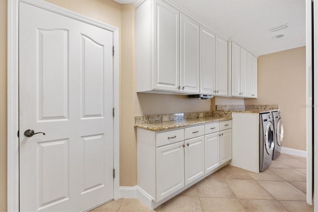 Active With Contract: $979,900 (3 beds, 3 baths, 2191 Square Feet)