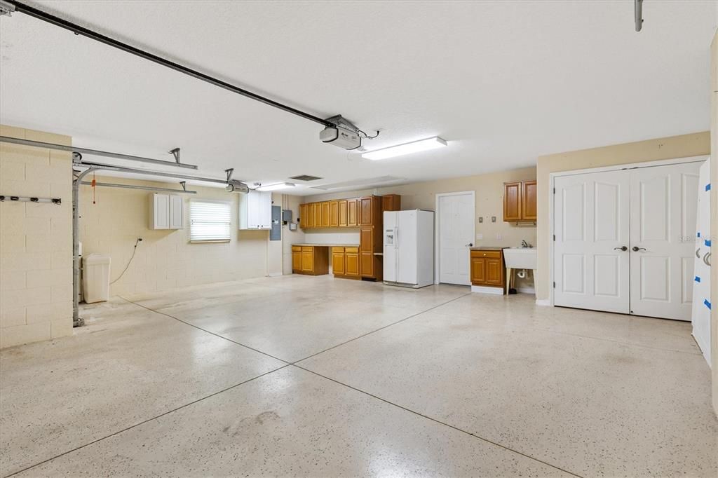 Active With Contract: $979,900 (3 beds, 3 baths, 2191 Square Feet)