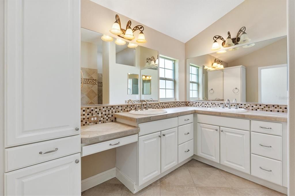 Active With Contract: $979,900 (3 beds, 3 baths, 2191 Square Feet)