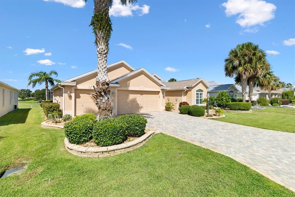 Active With Contract: $979,900 (3 beds, 3 baths, 2191 Square Feet)