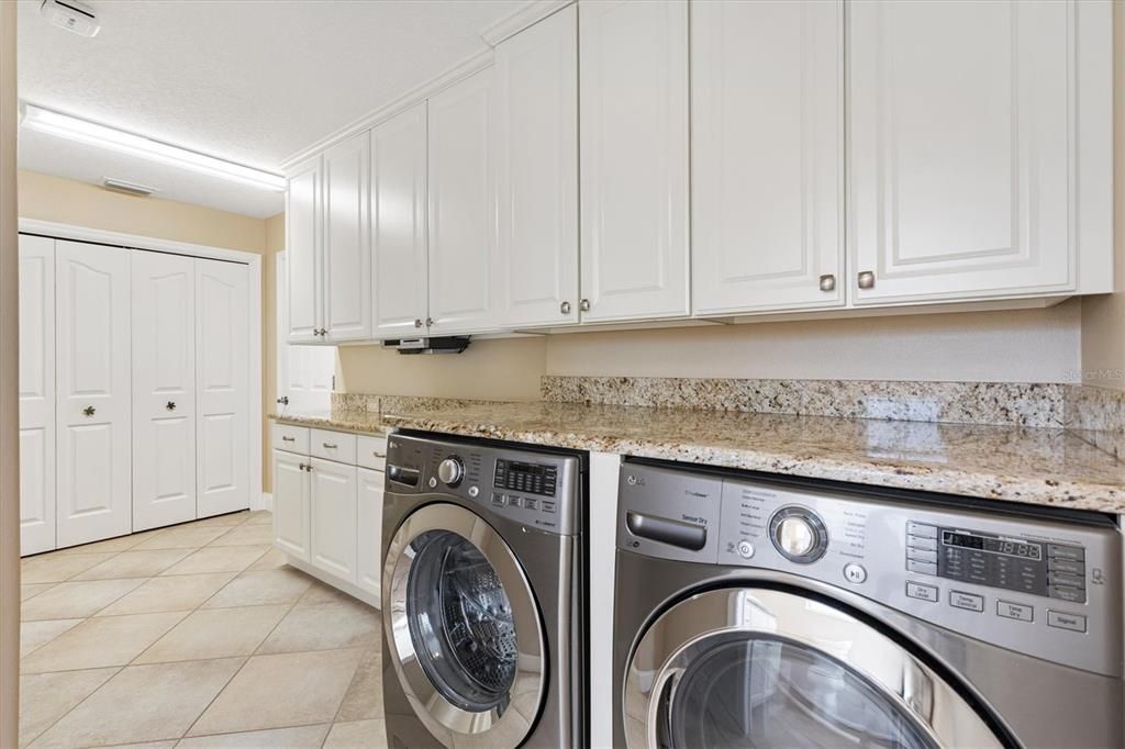 Active With Contract: $979,900 (3 beds, 3 baths, 2191 Square Feet)