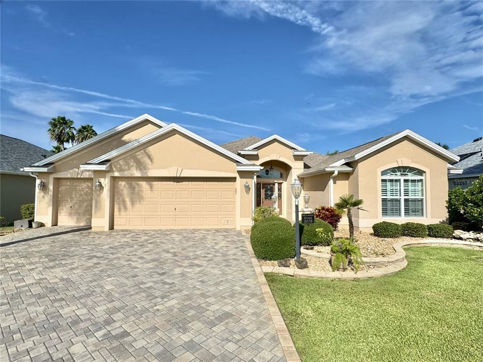 Active With Contract: $979,900 (3 beds, 3 baths, 2191 Square Feet)