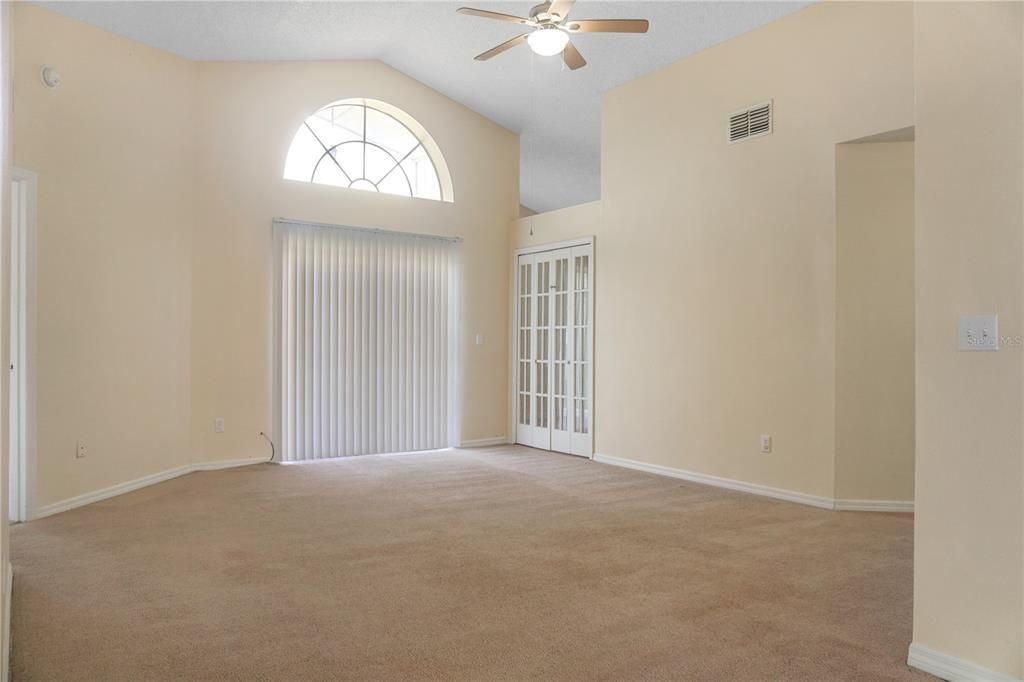 合同活跃: $1,650 (3 贝兹, 2 浴室, 1502 平方英尺)