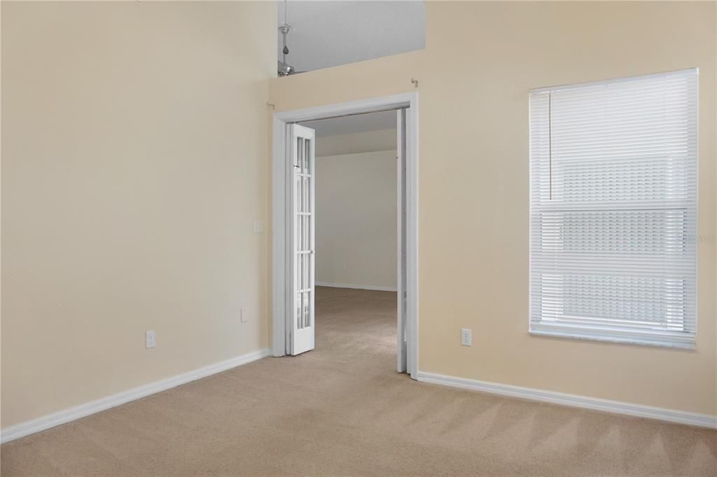 合同活跃: $1,650 (3 贝兹, 2 浴室, 1502 平方英尺)