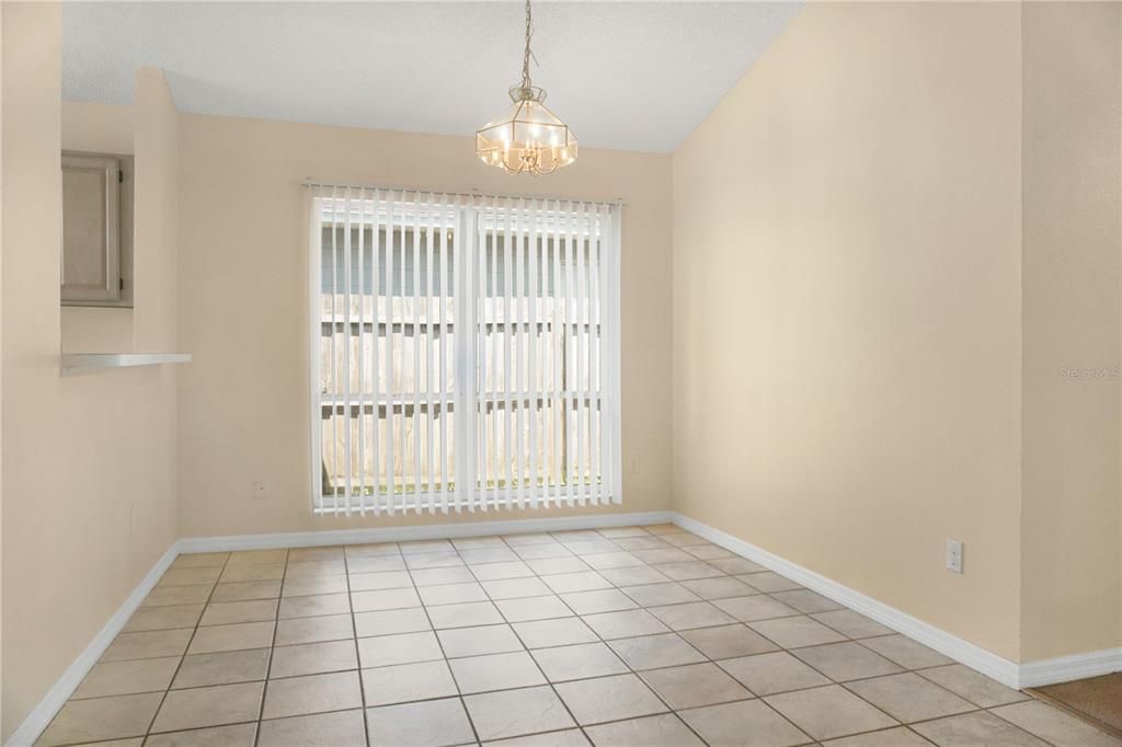 合同活跃: $1,650 (3 贝兹, 2 浴室, 1502 平方英尺)