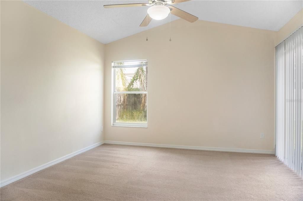 合同活跃: $1,650 (3 贝兹, 2 浴室, 1502 平方英尺)