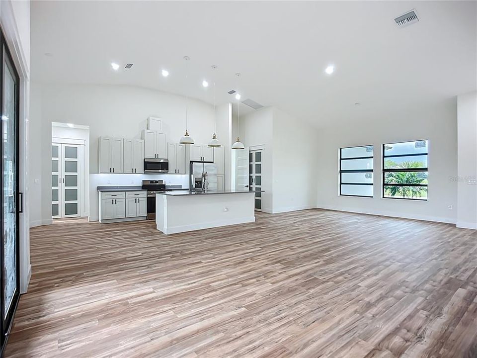 Active With Contract: $395,000 (3 beds, 2 baths, 2027 Square Feet)