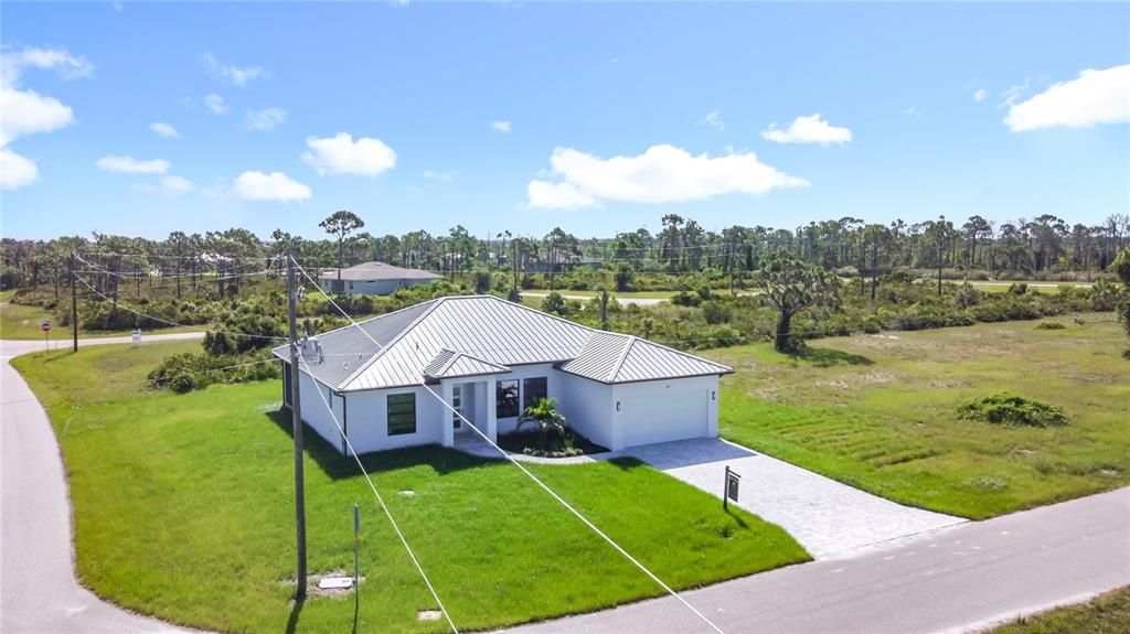 Active With Contract: $395,000 (3 beds, 2 baths, 2027 Square Feet)