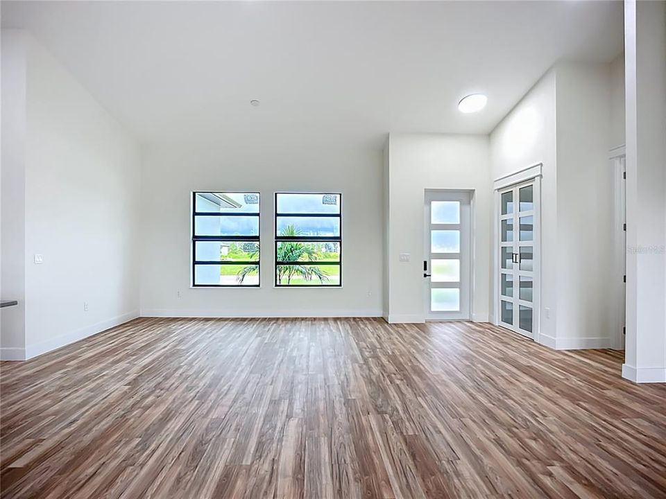 Active With Contract: $395,000 (3 beds, 2 baths, 2027 Square Feet)